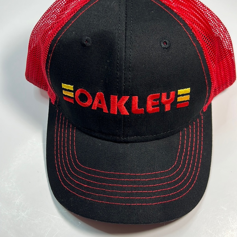 Oakley snapback cap adjustable